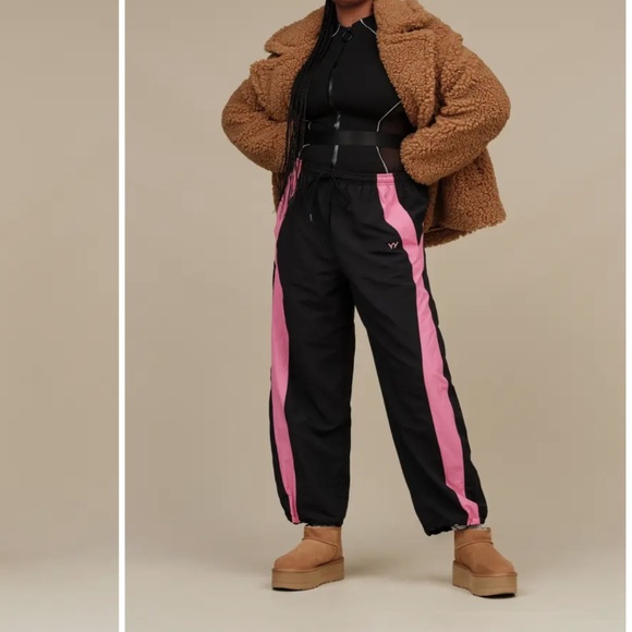 New🤎UGG® Classic Mini Platform Boot (Women) - Picture 4 of 8